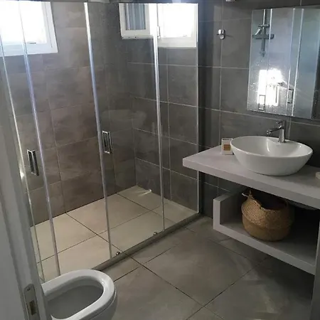 Apartment White And Grey Villas: Spacious 1 Bed With Shared Pool And Sea View