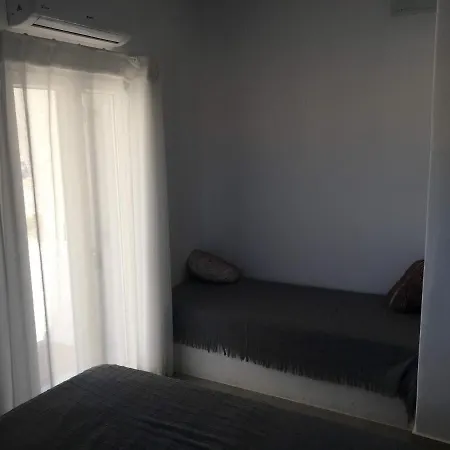 White And Grey Villas: Spacious 1 Bed With Shared Pool And Sea View Parikia (Paros)