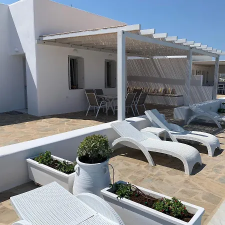 White And Grey Villas: Spacious 1 Bed With Shared Pool And Sea View * Parikia (Paros)