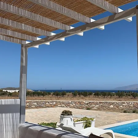 White And Grey Villas: Spacious 1 Bed With Shared Pool And Sea View Apartment *