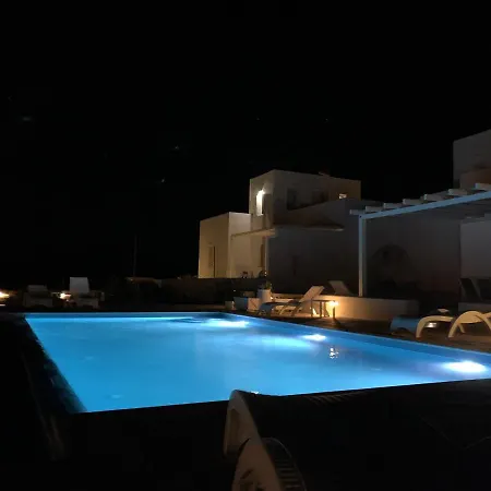 White And Grey Villas: Spacious 1 Bed With Shared Pool And Sea View Apartment Parikia (Paros)