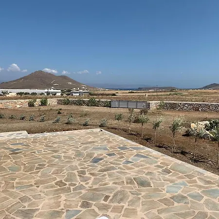 White And Grey Villas: Spacious 1 Bed With Shared Pool And Sea View Apartment Parikia (Paros)