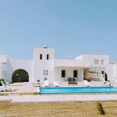 White And Grey Villas: Spacious 1 Bed With Shared Pool And Sea View * Parikia (Paros)