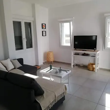 Apartment White And Grey Villas: Spacious 1 Bed With Shared Pool And Sea View