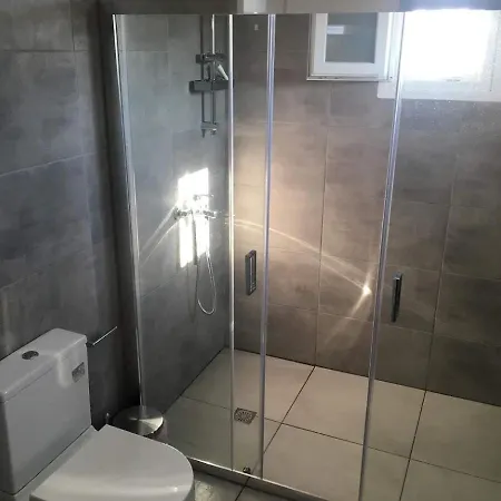 White And Grey Villas: Spacious 1 Bed With Shared Pool And Sea View Apartment *